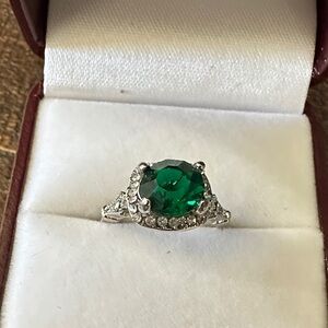 Elegant Silver and Green Gemstone Ring